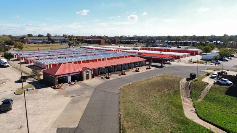 More Photos Of 261 12th Ave SE, Norman Carwash For Sale