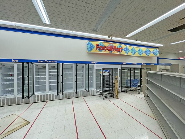 More Photos Of 1401 W Main St, Lowell Freestanding For Sale