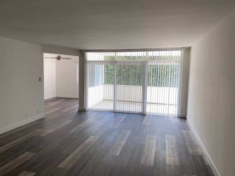 More Photos Of 537 San Vicente Blvd, Santa Monica Apartments For Sale