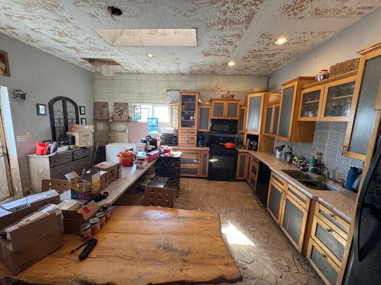 More Photos Of 3577 AZ-77, Taylor Office For Sale