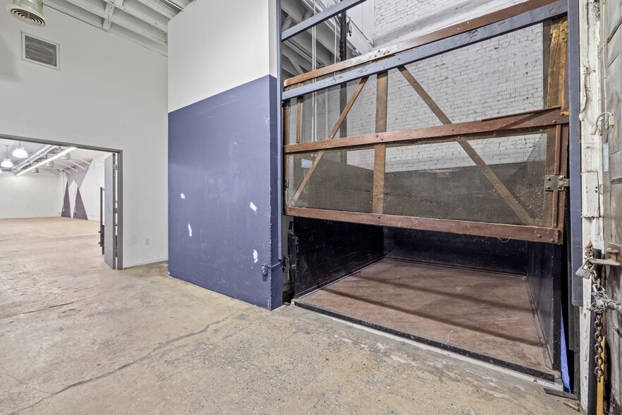 More Photos Of 1931 Bay St, Los Angeles Showroom For Lease