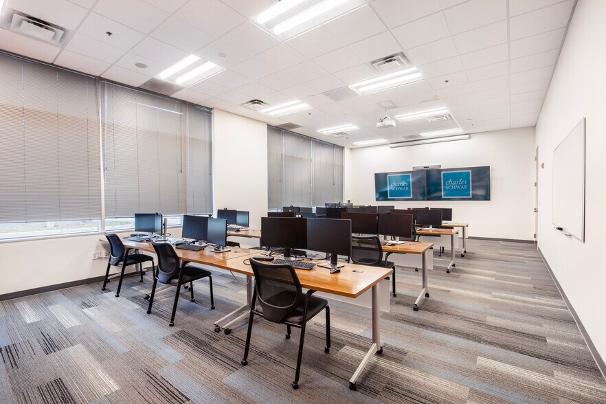 More Photos Of 70 S Keller Rd, Orlando Office For Sale