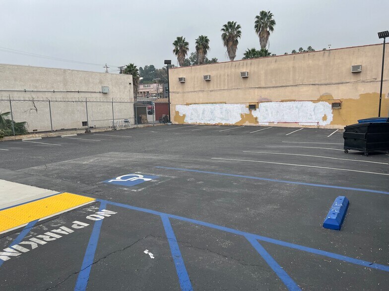 More Photos Of 4442 York Blvd, Los Angeles Auto Dealership For Lease