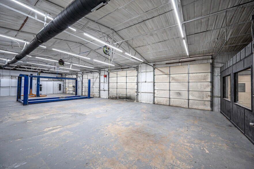 More Photos Of 11206 N Broadway Ave, Ada Warehouse For Sale