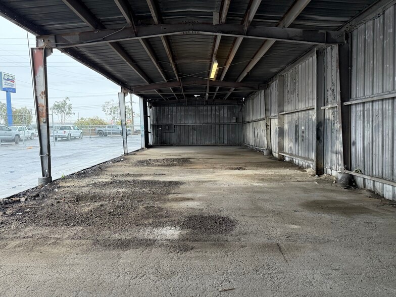 More Photos Of 5925 Payton Ave, Riverside Warehouse For Lease
