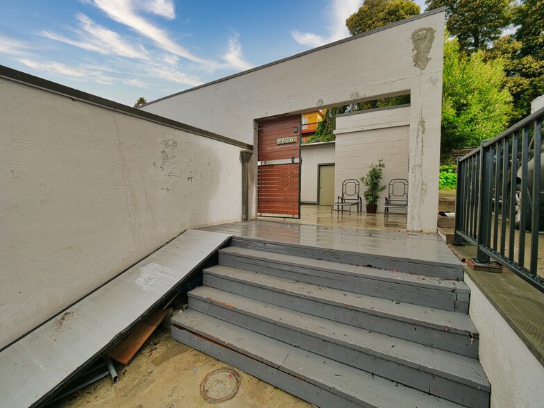 More Photos Of 9614-9616 MacArthur Blvd, Oakland Religious Facility For Lease