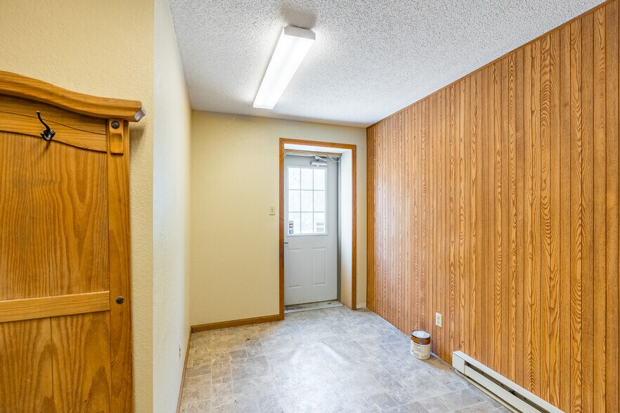 More Photos Of 459 Southgate Dr, Tomahawk Industrial For Sale