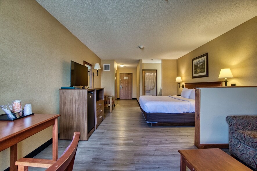 More Photos Of 7860 6th St, Wellington Hotel For Sale