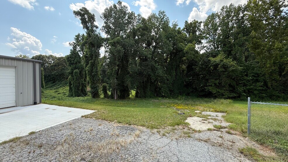 More Photos Of 4384 S Church Street Ext, Roebuck Flex For Lease