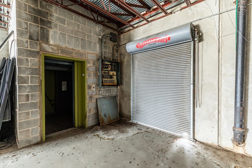 More Photos Of 1210 Lake Air Dr, Waco Freestanding For Sale