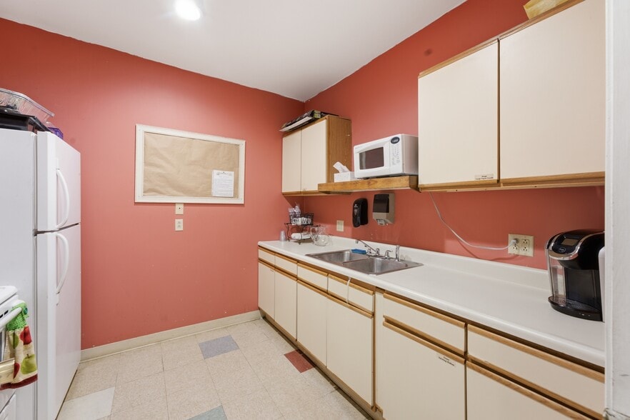 More Photos Of 331 Silver St, Greenfield Religious Facility For Sale