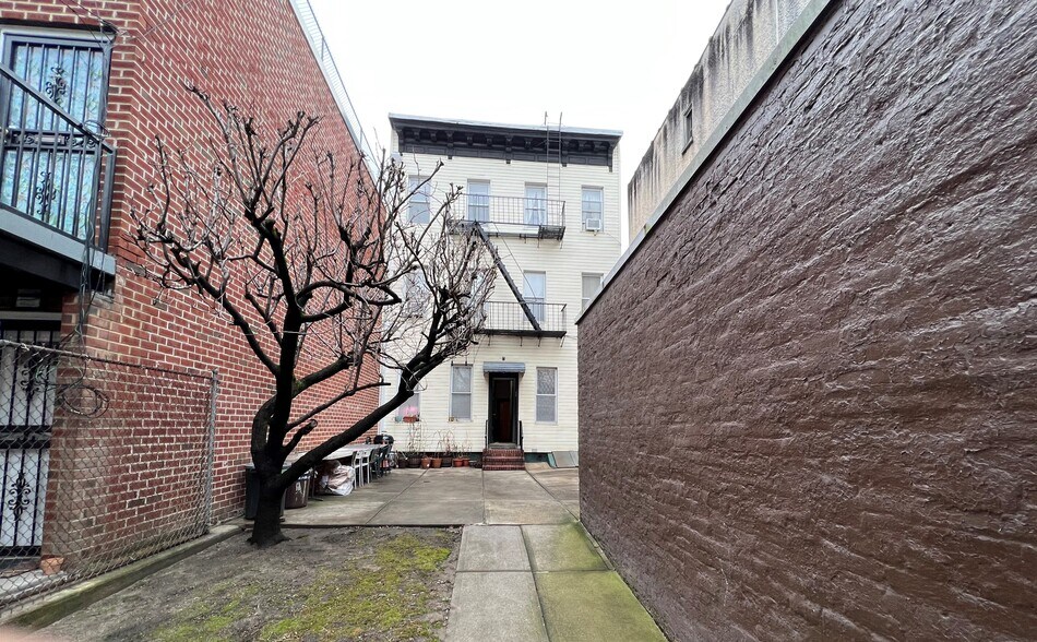 More Photos Of 127 N 4th St, Brooklyn Apartments For Sale