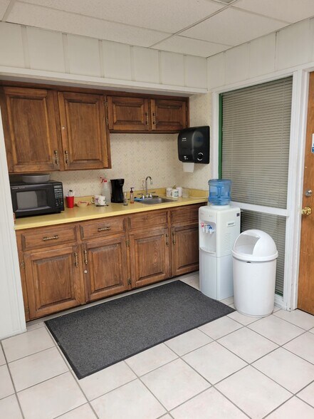 More Photos Of 11910 Central Ave SE, Albuquerque Self Storage For Lease