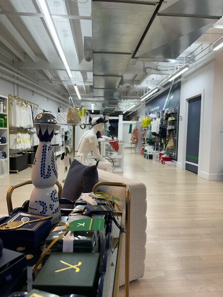 More Photos Of 125 Main St, Westport General Retail For Lease