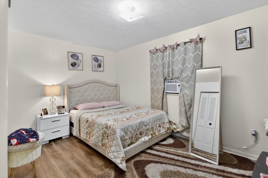 More Photos Of 990 Chicago Ave, Harrisonburg Apartments For Sale