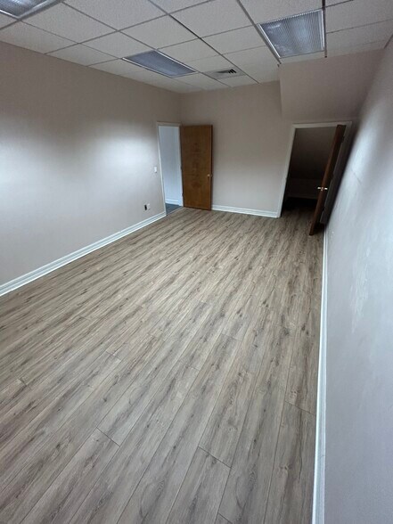 More Photos Of 4707 Enterprise Ave, Naples Loft Creative Space For Lease