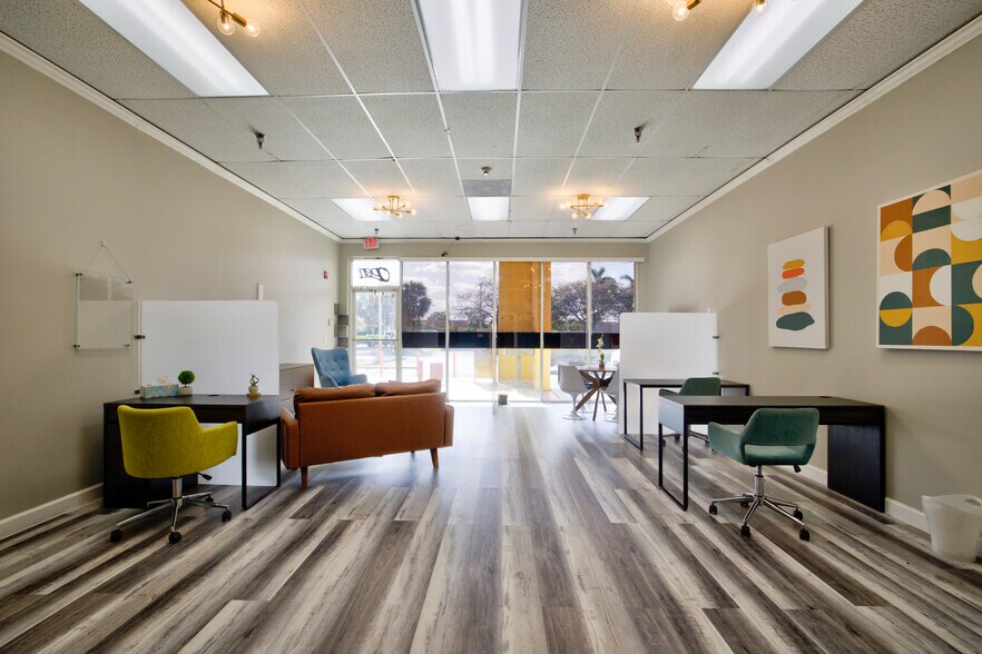 More Photos Of 7118-7170 N Nob Hill Rd, Tamarac General Retail For Lease