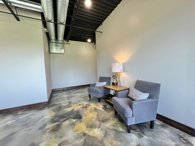 More Photos Of 8301 W 125th St, Overland Park Office For Lease