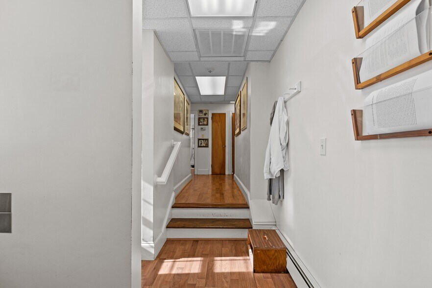 More Photos Of 74 Valley Rd, Middletown Office For Sale