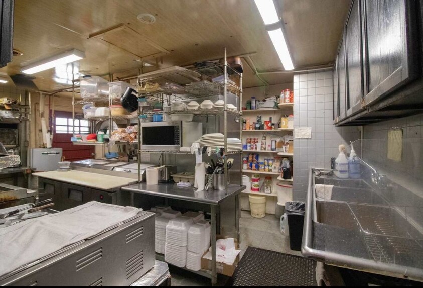 More Photos Of 160 Maincross St, Eldorado Bar For Sale