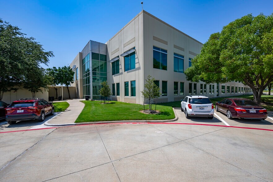 More Photos Of 13500 Heritage Pky, Fort Worth Office For Lease