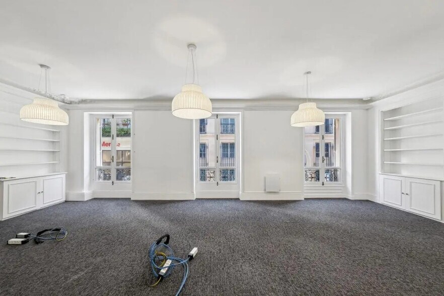 More Photos Of 10 Avenue De L'Opera, Paris Office For Sale