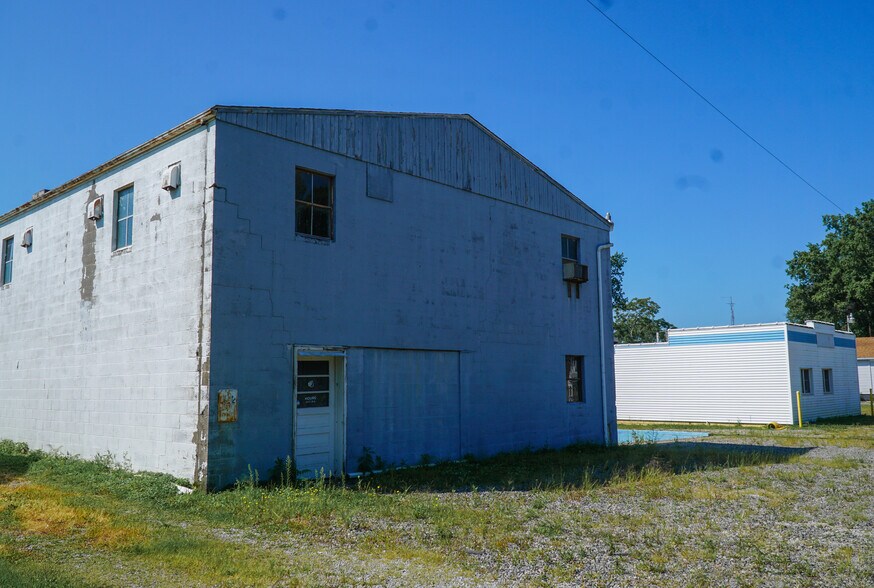 More Photos Of 356 E Maryland Ave, Sebring Industrial For Sale