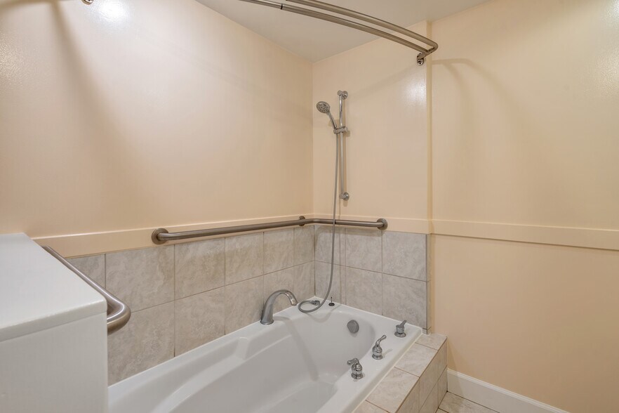 More Photos Of 74 Digital Dr, Novato Warehouse For Sale