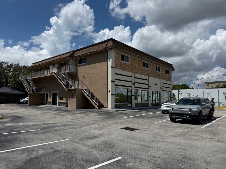 More Photos Of 2950 W Griffin Rd, Fort Lauderdale Freestanding For Lease
