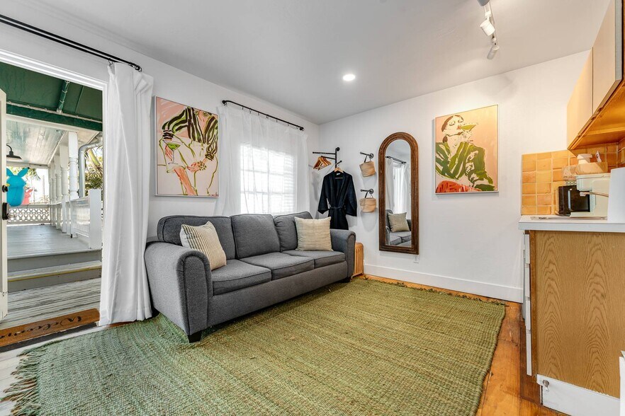 More Photos Of 1117 Duval St, Key West Hospitality For Sale