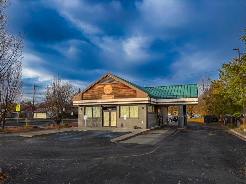 Primary Photo Of 2703 N Division St, Spokane Freestanding For Sale