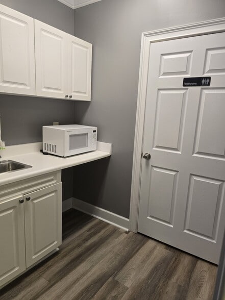 More Photos Of 5480 McGinnis Village Pl, Alpharetta Medical For Lease