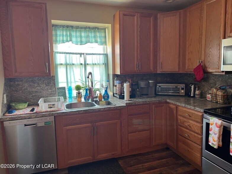 More Photos Of 197 Courtdale Ave, Courtdale Flex For Sale