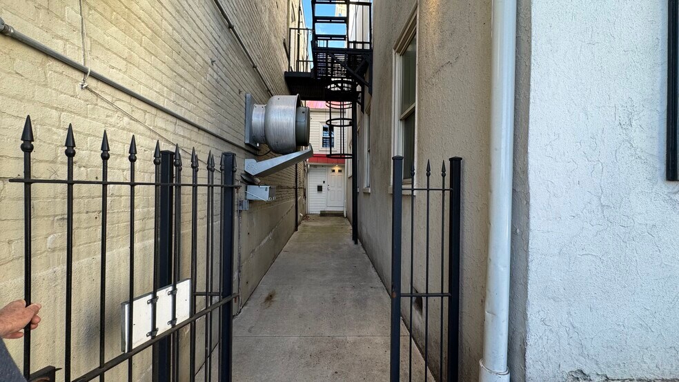 More Photos Of 312-314 W Broad St, Quakertown Office For Sale