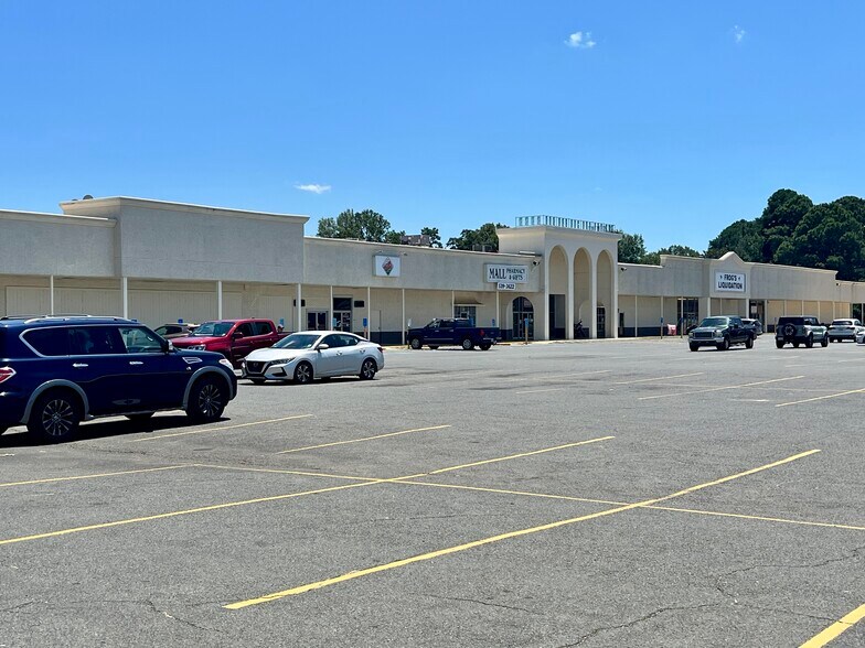 More Photos Of 501 S Main St, Springhill Unknown For Lease