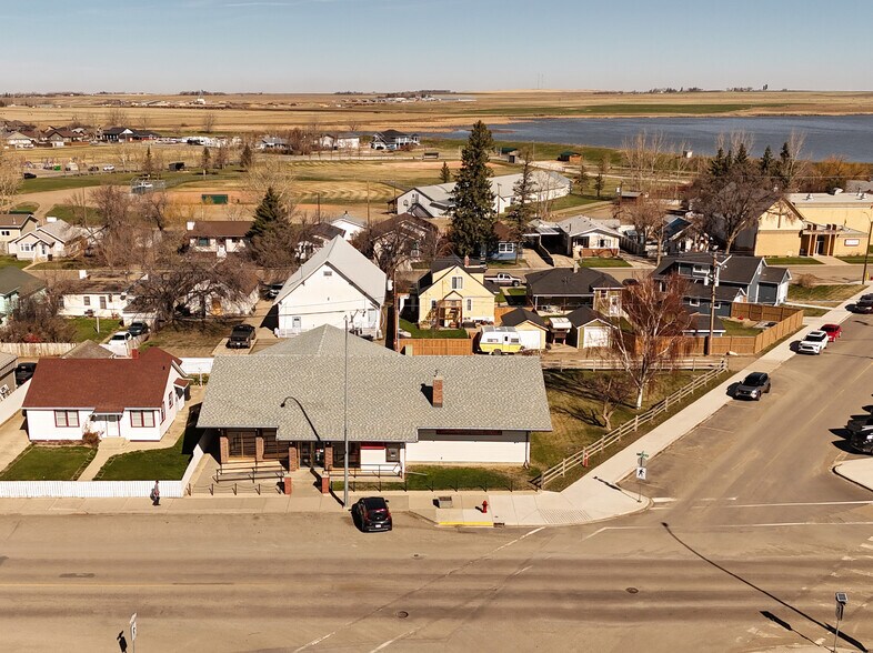 Primary Photo Of 420 Highway Av N, Picture Butte Office For Sale