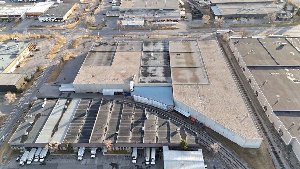 More Photos Of 3916 72nd Ave SE, Calgary Distribution For Sale