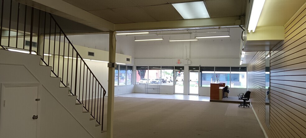 More Photos Of 1896 NW 20th St, Miami Freestanding For Sale