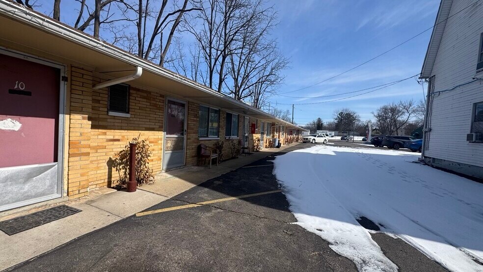 More Photos Of 11355 N Saginaw St, Mount Morris Hotel For Sale