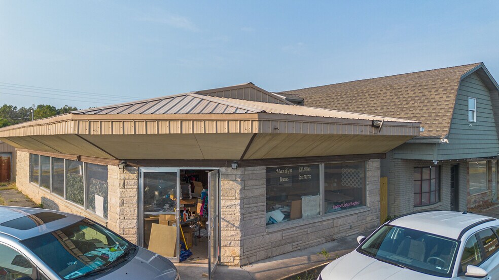 More Photos Of 728 US Highway 62, Grand Rivers Specialty For Sale