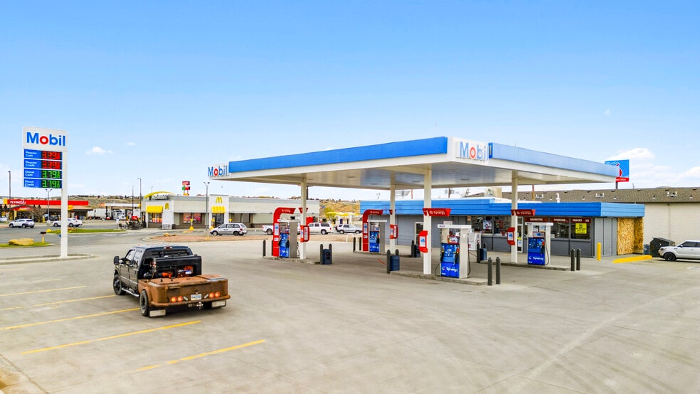 More Photos Of 1640 Elk St, Rock Springs Service Station For Sale