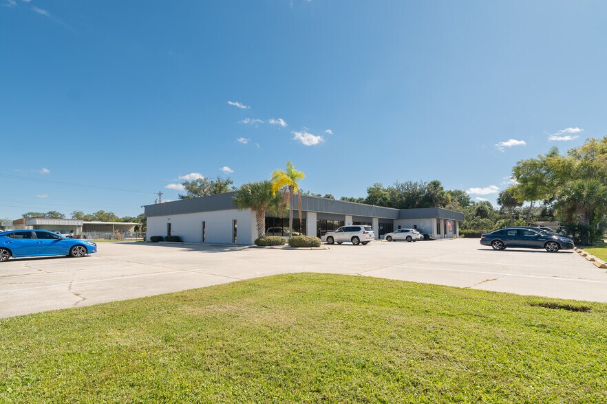 More Photos Of 2290-2298 W Airport Blvd, Sanford Flex For Lease