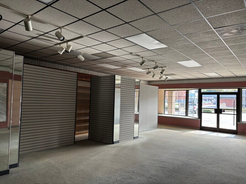 More Photos Of 803 N Madison Blvd, Roxboro General Retail For Lease