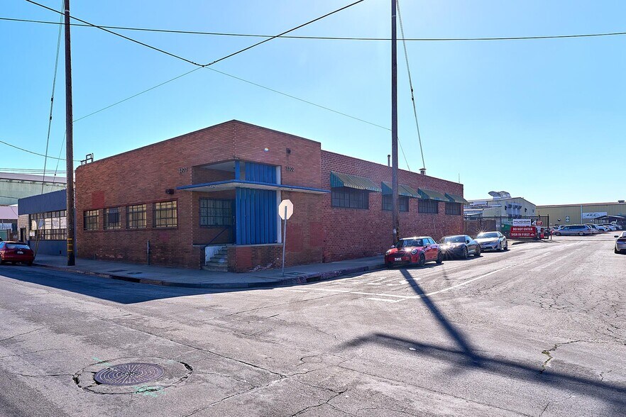 Primary Photo Of 2302 E 38th St, Vernon Manufacturing For Sale