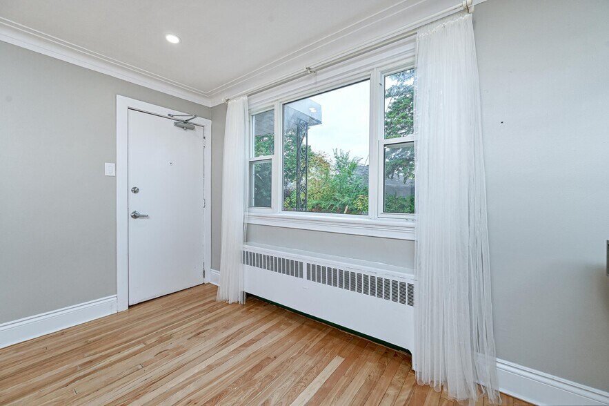 More Photos Of 156 Dagmar Av, Vanier Apartments For Sale