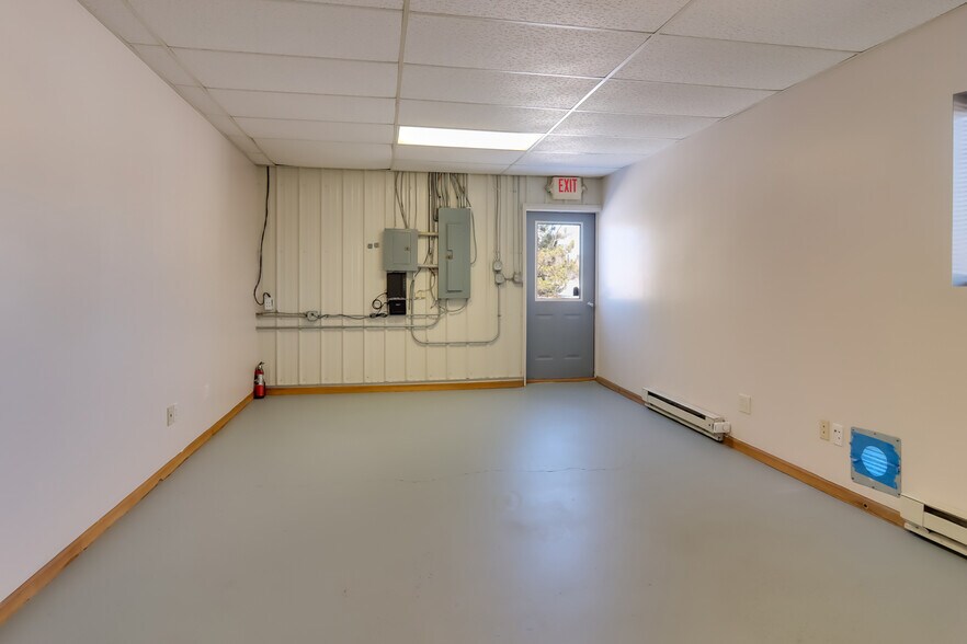 More Photos Of 125 S Industrial Dr, Buckley Distribution For Lease