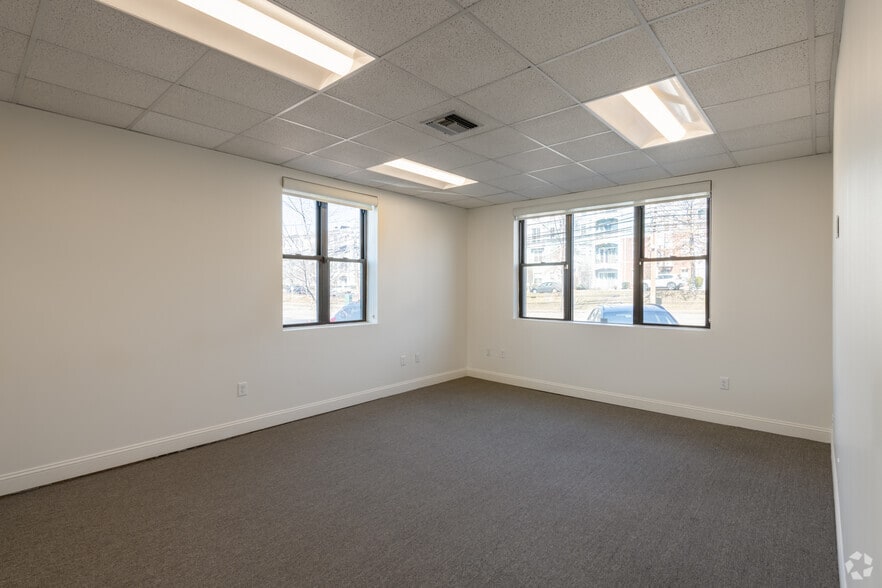 More Photos Of 600 Pleasant St, Watertown Medical For Lease