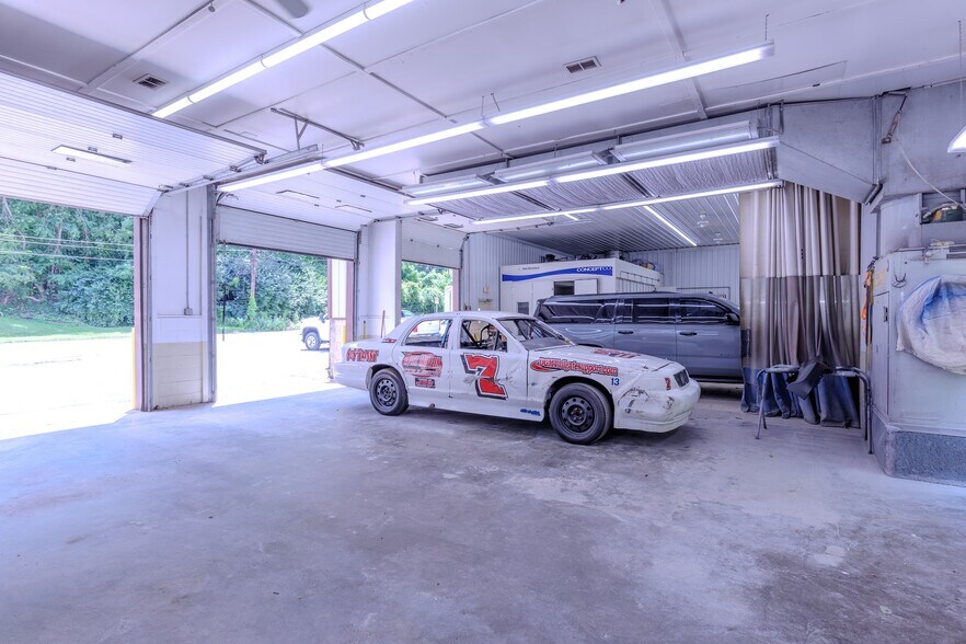 More Photos Of 1618 Homestead Duquesne Rd, West Mifflin Auto Repair For Sale