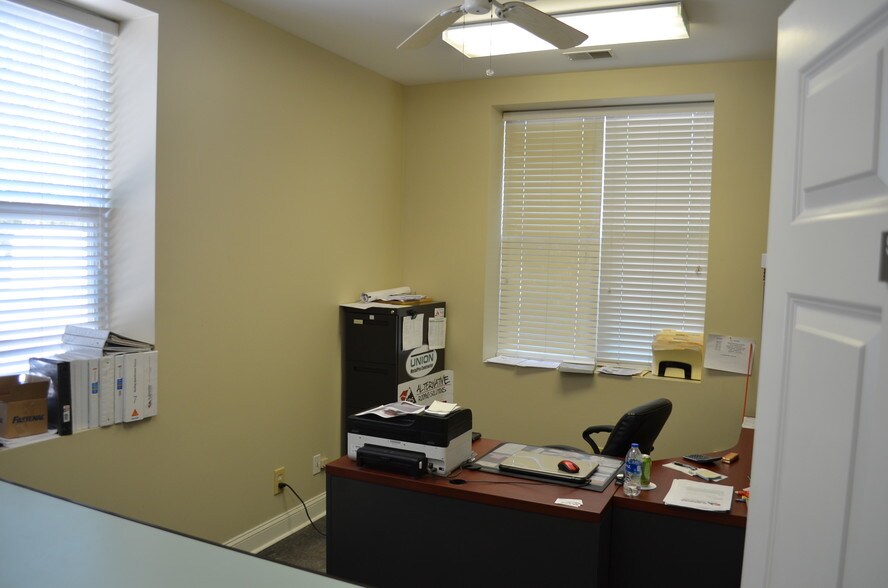 More Photos Of 326 Browns Cove Rd, Ridgeland Office For Sale