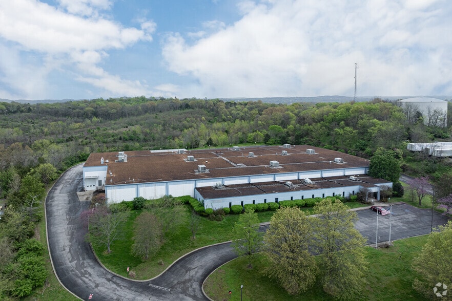 More Photos Of 324 Freehill Rd, Hendersonville Manufacturing For Lease